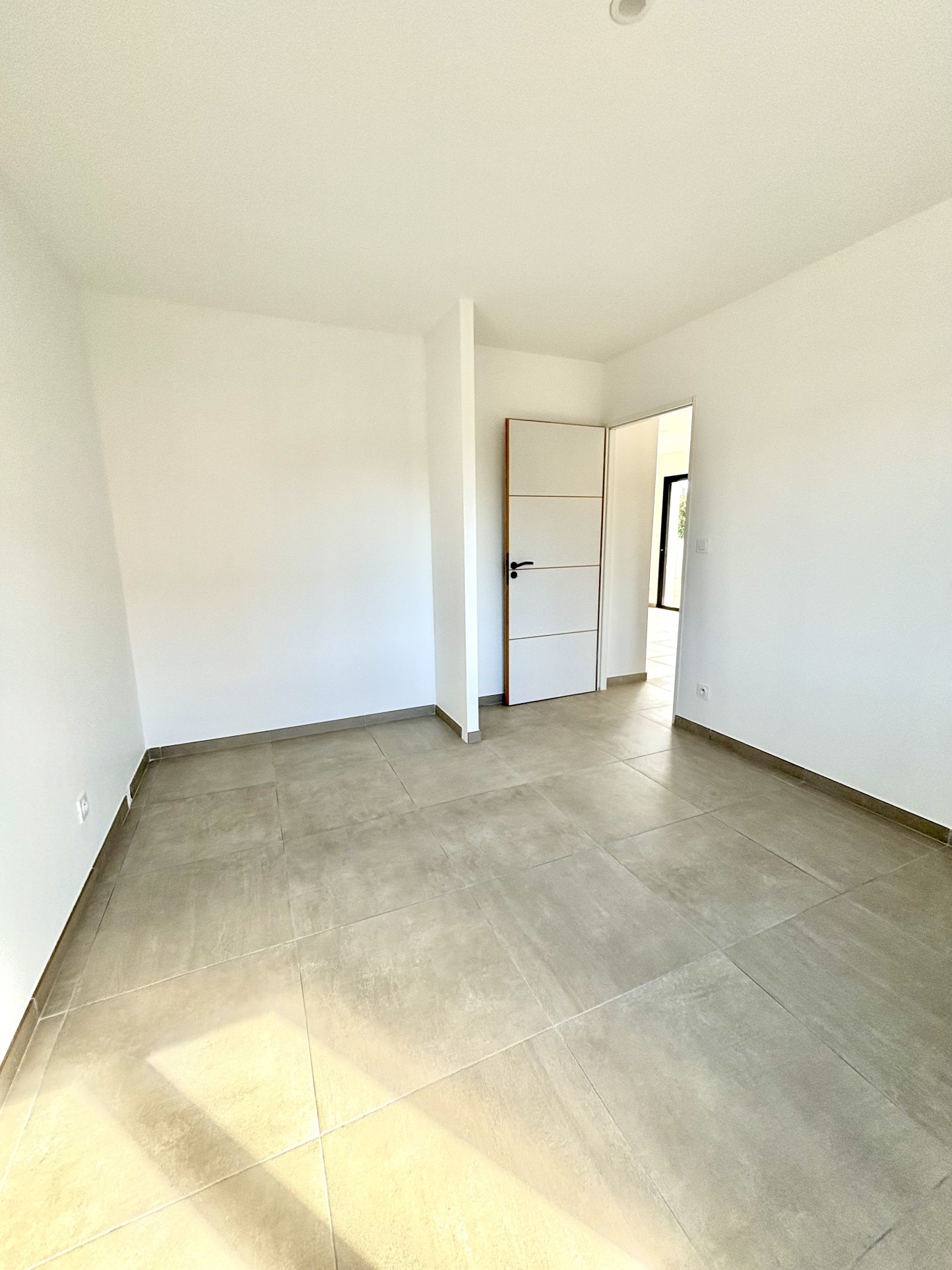 Villa contemporaine 3 faces avec Frais de notaire réduit