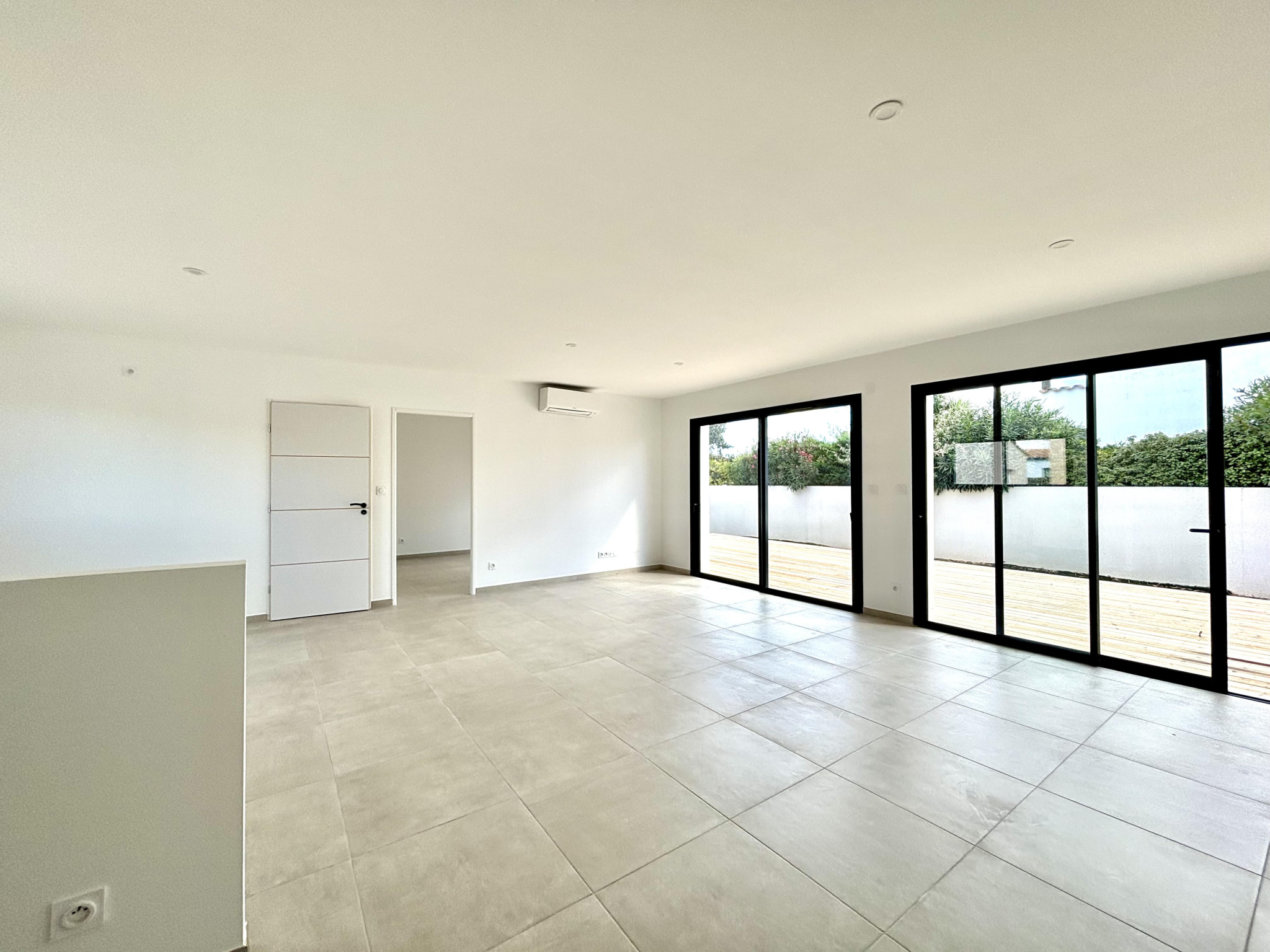 Villa contemporaine 3 faces avec Frais de notaire réduit