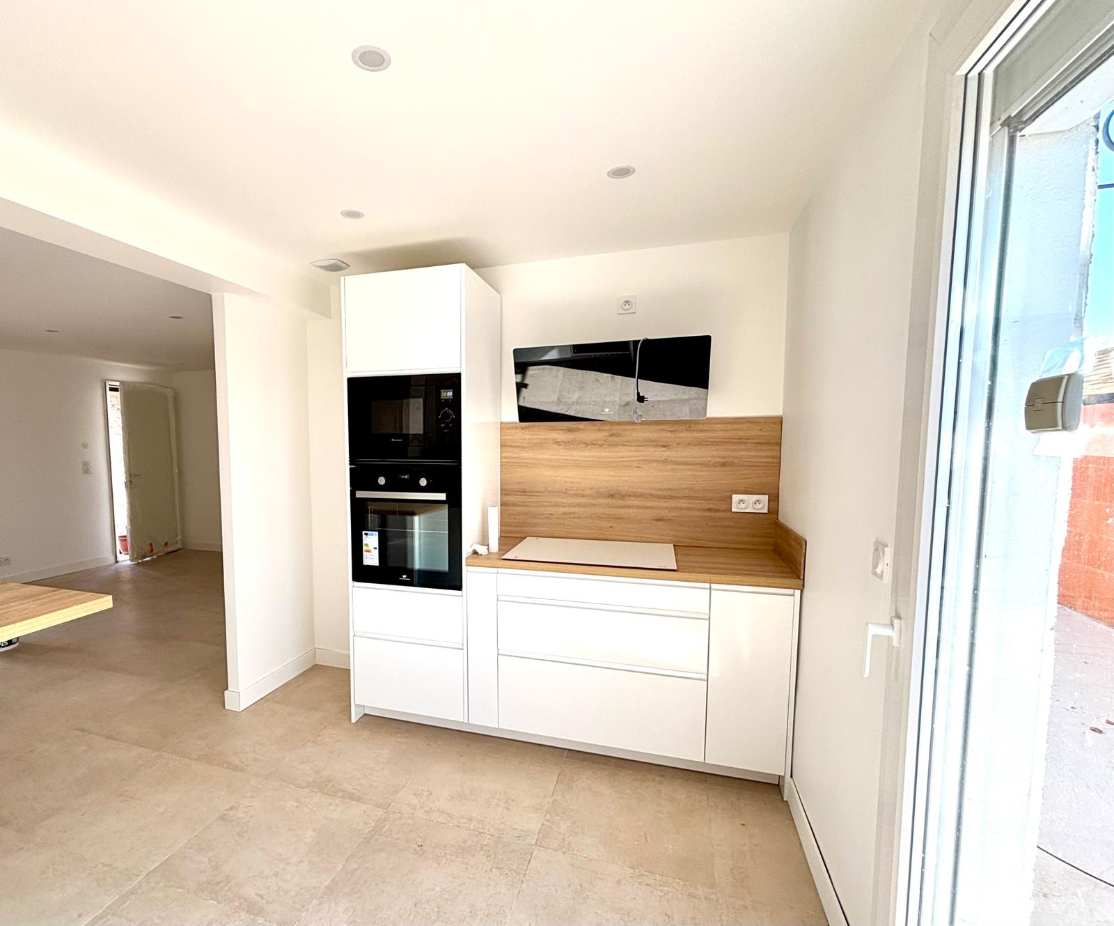 Villa plain-pied trois faces avec garage