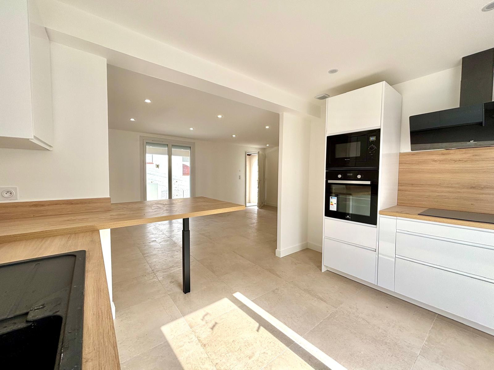 Villa plain-pied trois faces avec garage