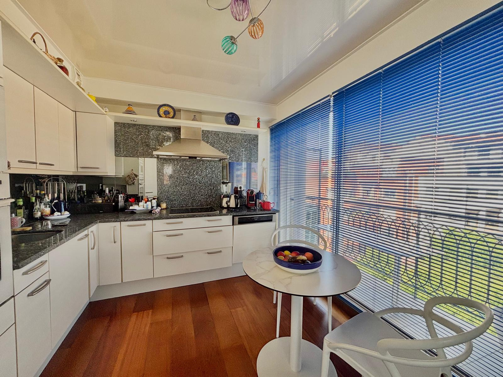 Duplex d’architecte avec vue panoramique, dernier étage, rés