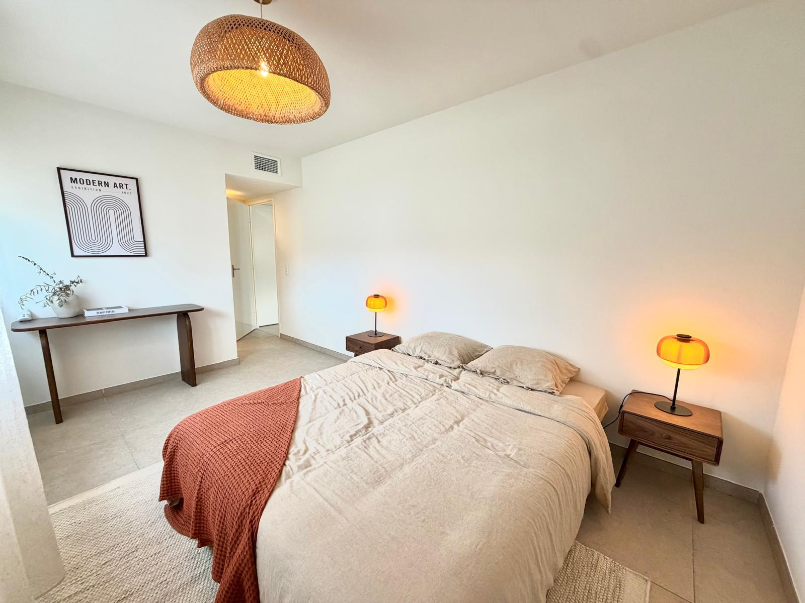 villa 3 faces avec garage et jardin