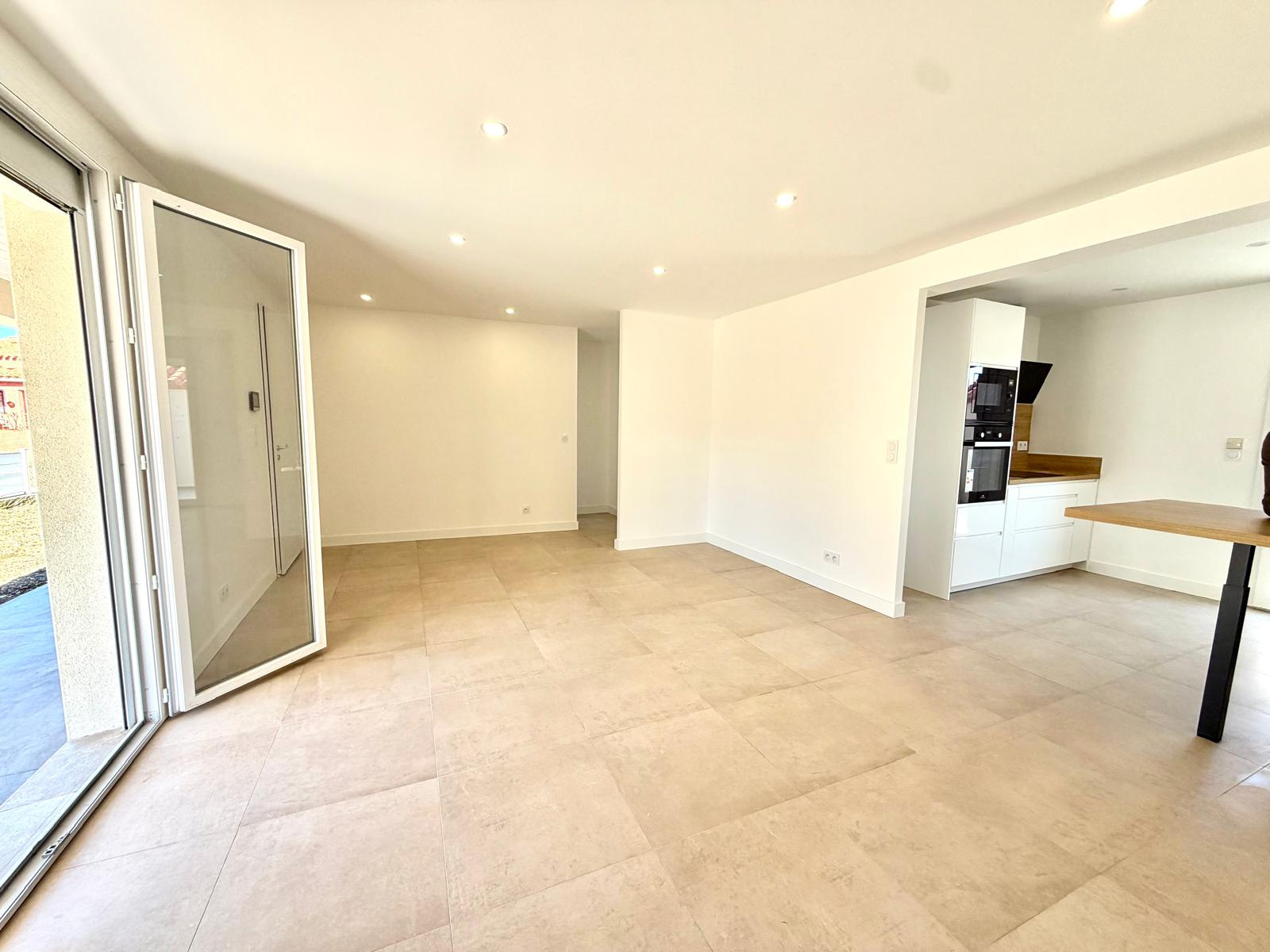 Villa plain-pied trois faces avec garage