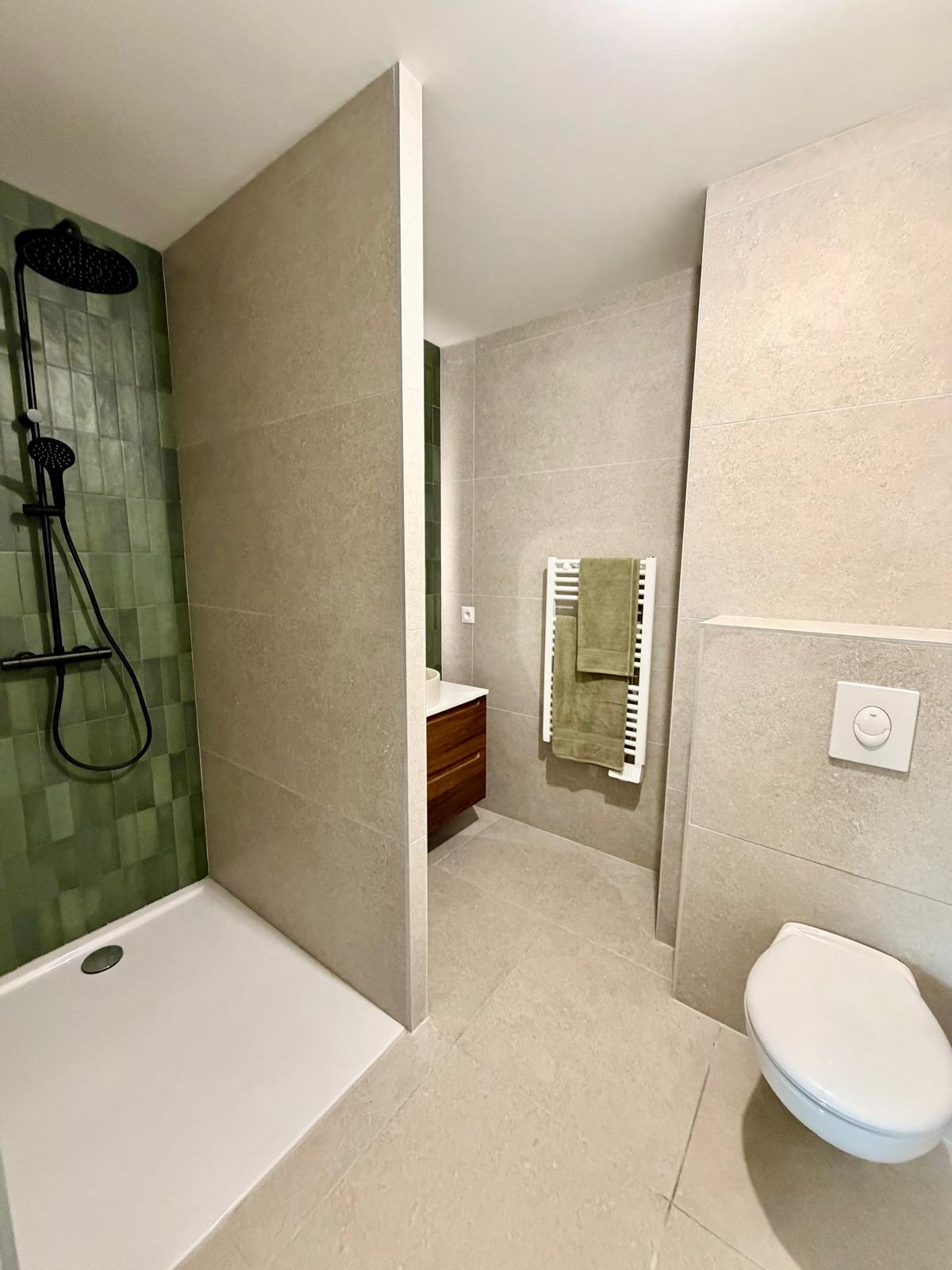 Villa 2 faces avec garage et jardin