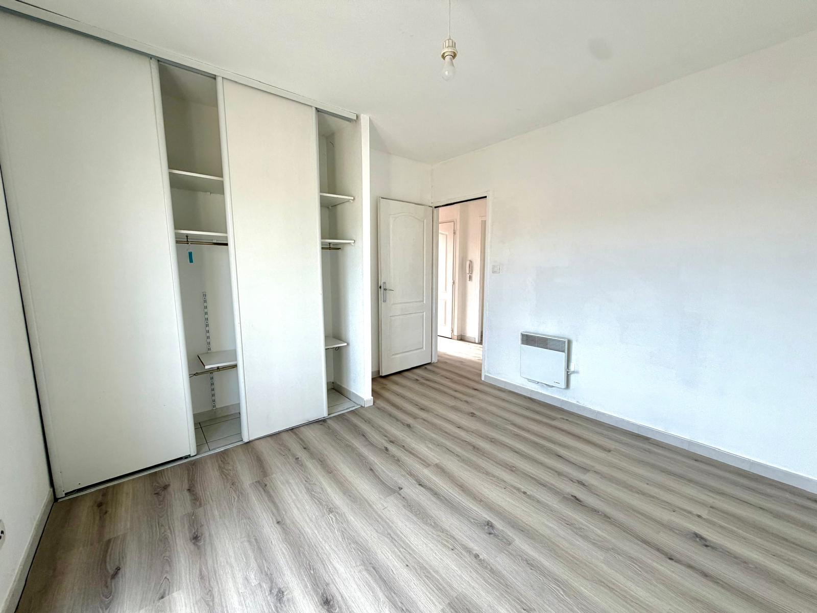 Appartement T4 de 79 m2 avec terrasse, vue Canigou et 2 park