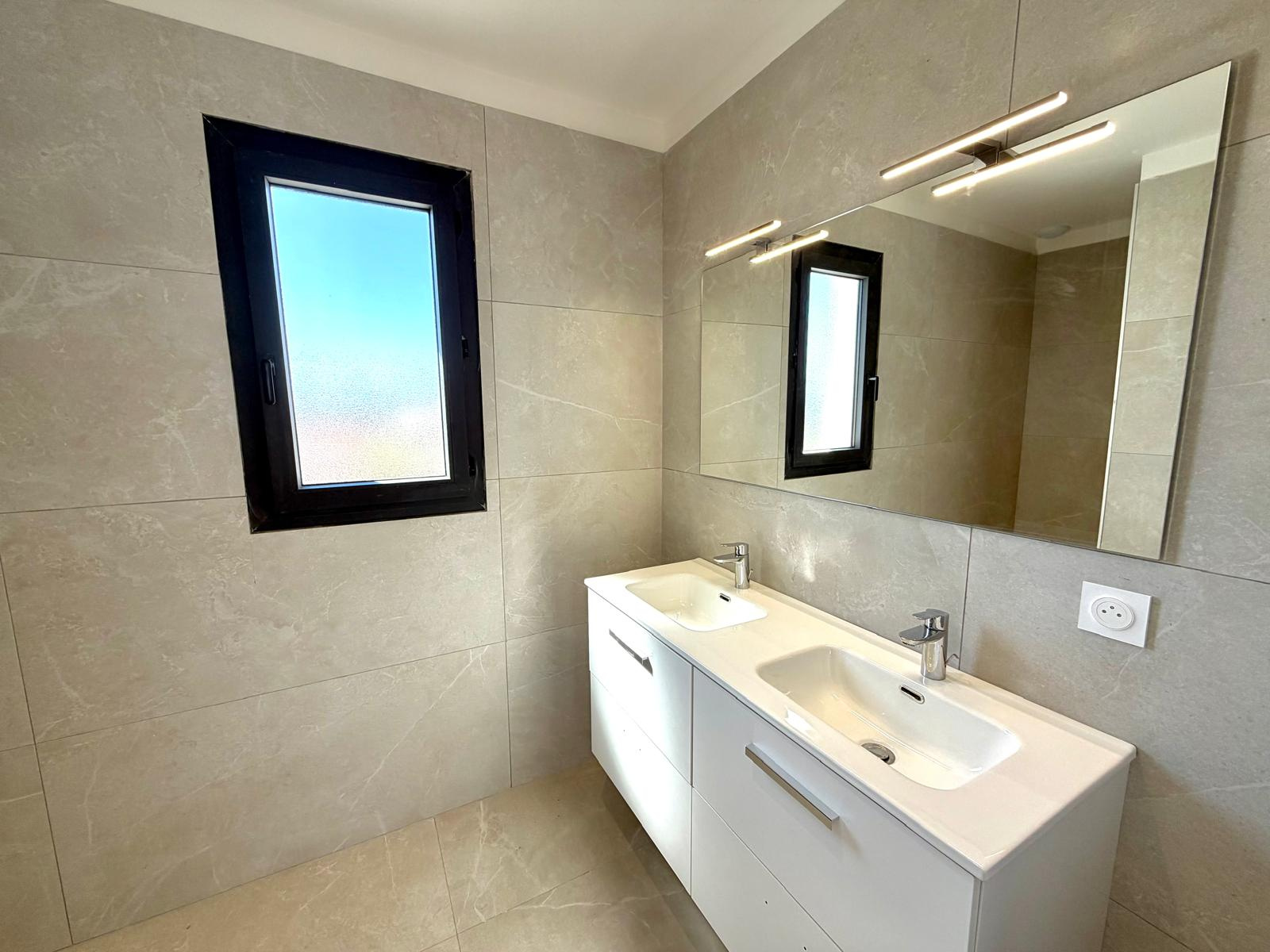 Villa neuve 90 m2, 3 chambres avec garage et jardin RE2020