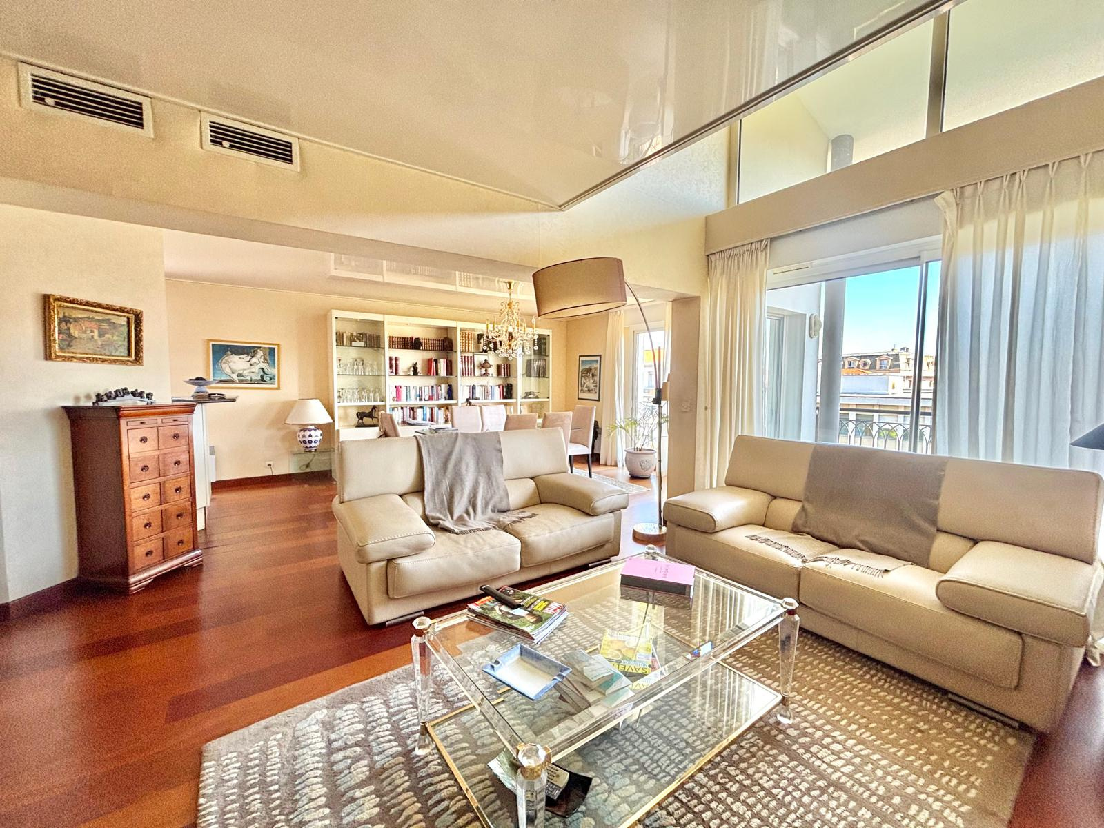 Duplex d’architecte avec vue panoramique, dernier étage, rés