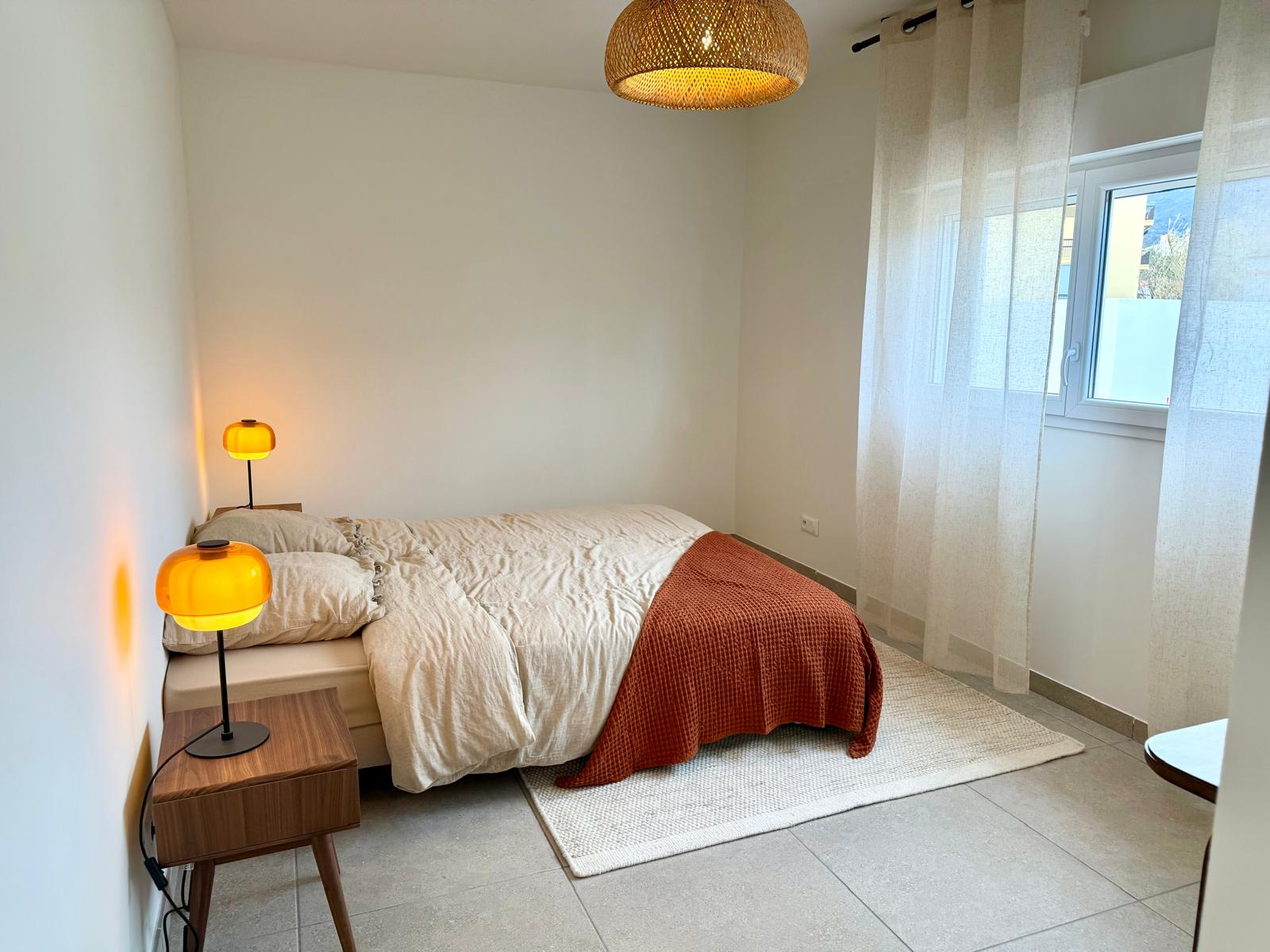 Villa 2 faces avec garage et jardin