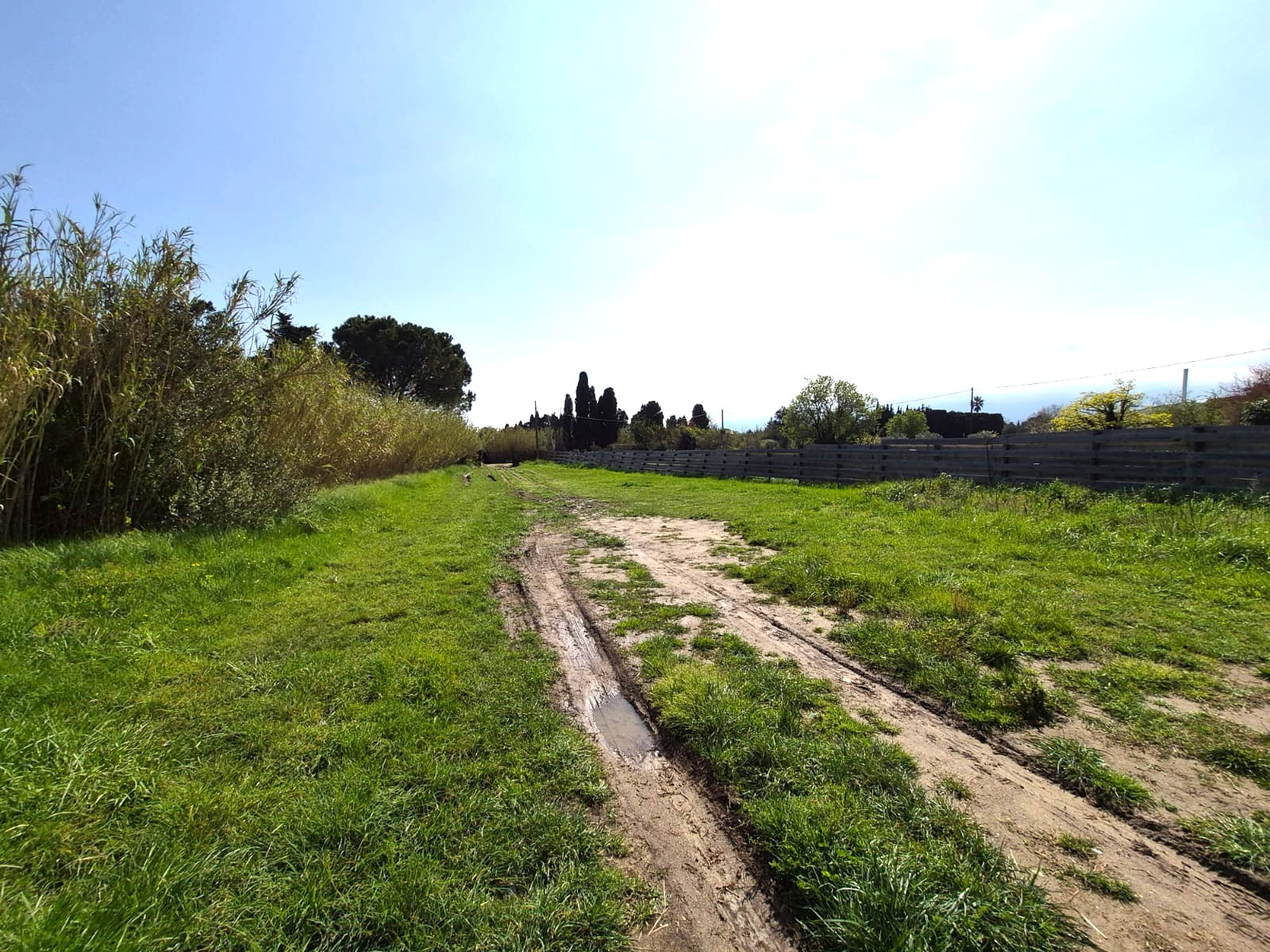 Terrain de loisir 2 390 m2 avec forage et autonomie solaire