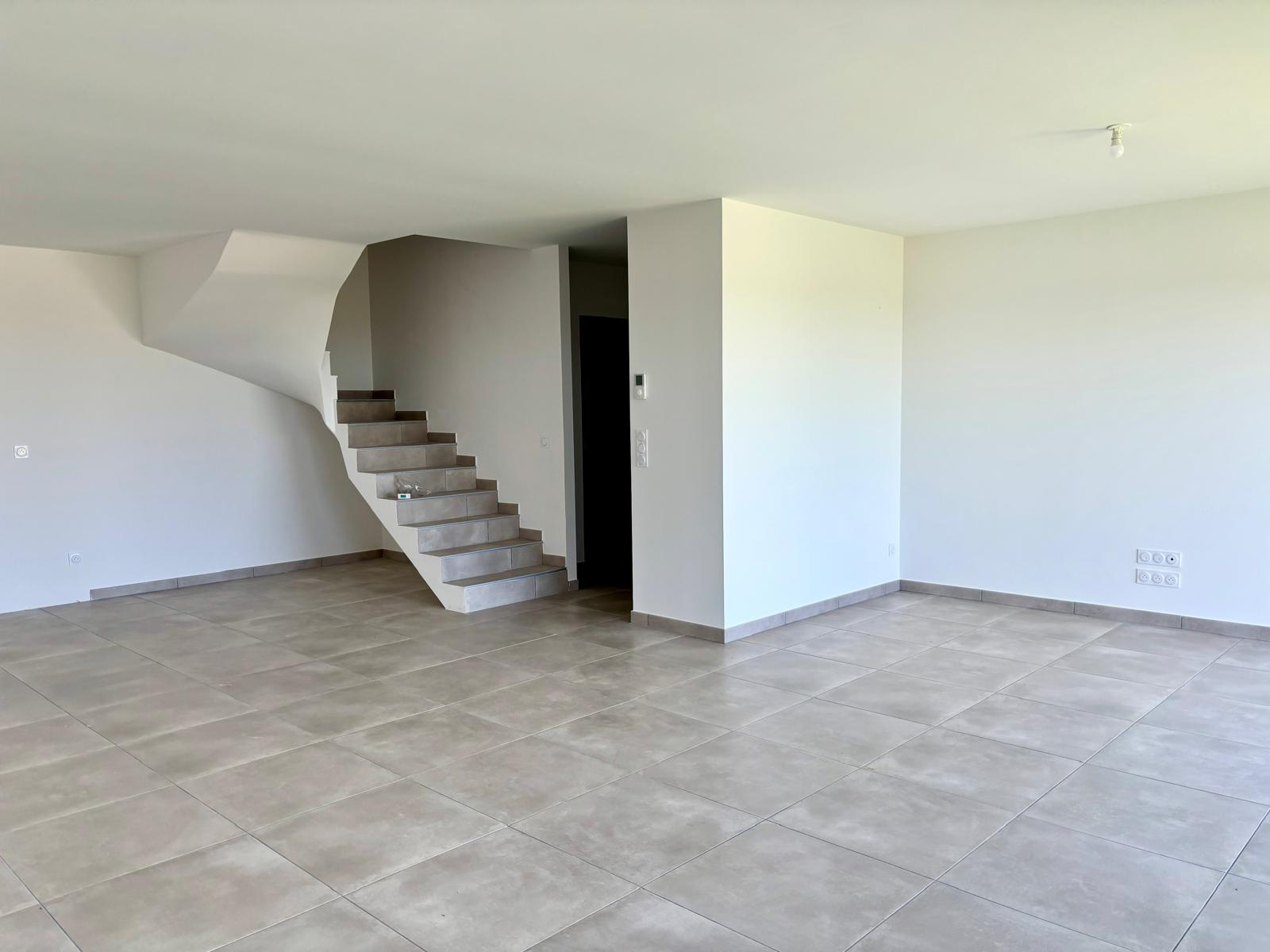 Villa 2 faces avec garage et jardin