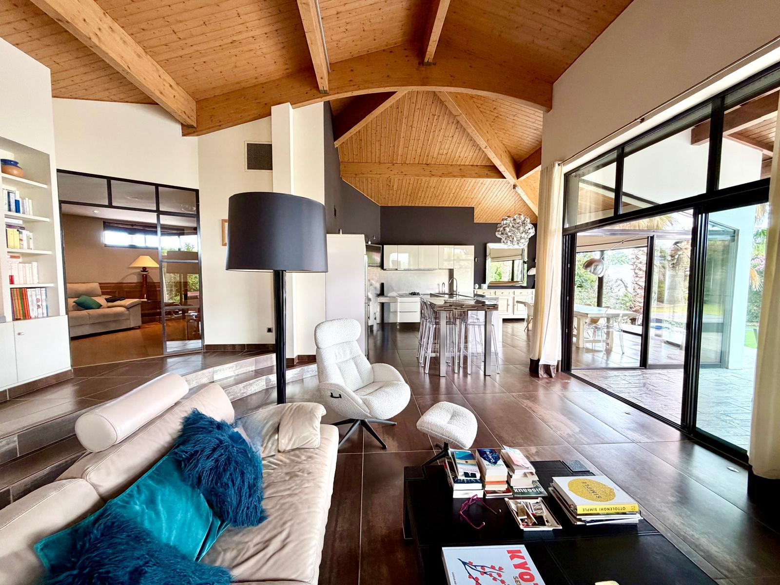 POLLESTRES Villa contemporaine de 260 m2 Parcelle de plus de