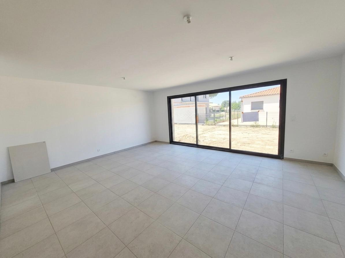 Villa 4 pièces récente avec garage et jardin